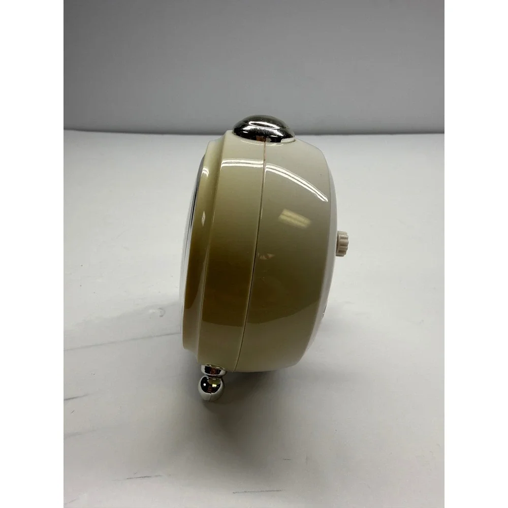 Vintage Style Round Quartz Alarm Clock Cream White Chrome Feet Battery Operated